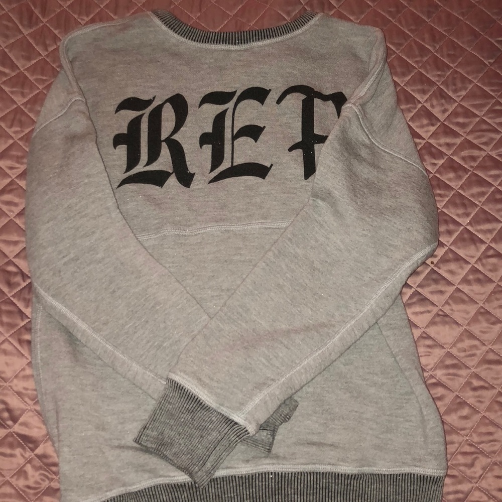 TAYLOR SWIFT SWEATSHIRT